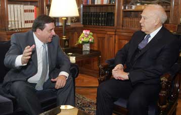 Η κρίση και τα εθνικά θέματα στο επίκεντρο συνάντησης Καρατζαφέρη – Παπούλια