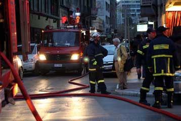 Μπαράζ εμπρηστικών επιθέσεων σε πολιτικά γραφεία στη Θεσσαλονίκη