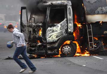 Εμπρηστικές επιθέσεις στη Β.Ιρλανδία από πιθανά αποσχισθέντα μέλη του IRA