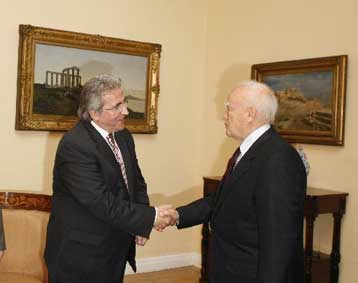 Στον Πρόεδρο της Δημοκρατίας την Τρίτη οι επικεφαλής ΓΣΕΕ και ΑΔΕΔΥ