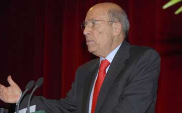 Νέα παρέμβαση Σημίτη με βολές κατά κυβέρνησης και τραπεζιτών