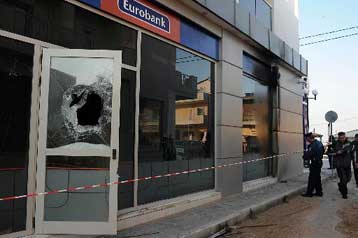 Νέο μπαράζ εμπρηστικών επιθέσεων τη νύχτα στην Αττική