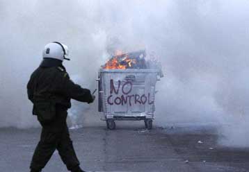 Ελεύθεροι οι τέσσερις κρατούμενοι για τα επεισόδια του Δεκεμβρίου στη Λάρισα