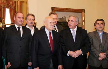 Να πληρώσουν την κρίση αυτοί που την προκάλεσαν, ζητεί ο Κ.Παπούλιας