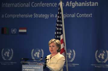 Πρόκληση η προετοιμασία εκτόξευσης πυραύλου από την Β.Κορέα, λέει η Κλίντον