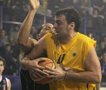 Ράμματα στο φρύδι έκανε ο Δορκοφίκης της ΑΕΚ