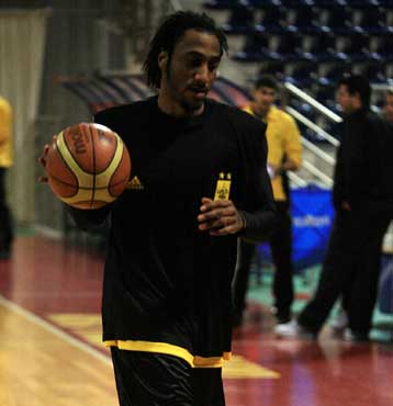 Για το ματς με τον Κολοσσό ετοιμάζονται Αρης και Ράιτ