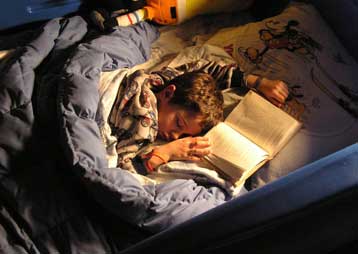 Τα παιδιά που κοιμούνται αργά, κινδυνεύουν με χρόνια αϋπνία όταν μεγαλώσουν