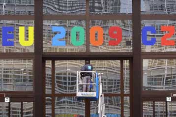 Χωρισμένη στα δύο η ΕΕ συναντάται την Κυριακή στις Βρυξέλλες