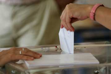 Χάνει ή πέφτει δραματικά η ΝΔ σε τέσσερις κρίσιμες περιφέρειες