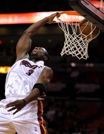 Σόου από τον Ντουέιν Ουέιντ και ανατροπή για τους Σικάγο Μπουλς