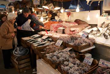 Ανοιχτή από το βράδυ της Κυριακής μέχρι το μεσημέρι της Καθαράς Δευτέρας η Βαρβάκειος
