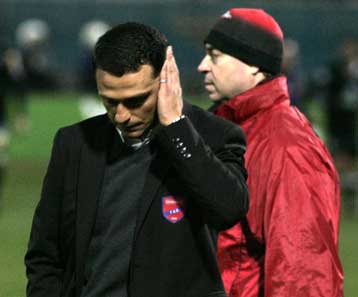 Επεισόδια πριν και μετά το ματς στη Νέα Σμύρνη με συλλήψεις και τραυματισμούς