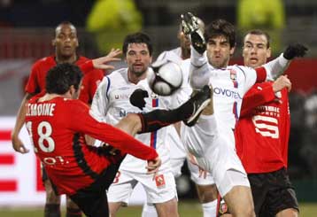 Νέες ελπίδες για την Παρί Σεν Ζερμέν μετά την ισοπαλία της Λιόν