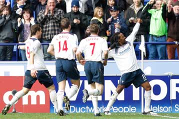 Έχασε την ευκαιρία η Αστον Βίλα, νίκη – ανάσα για την «Μπόρο»