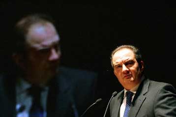 Με φόντο την κρίση οι επαφές Καραμανλή με τους πολιτικούς αρχηγούς