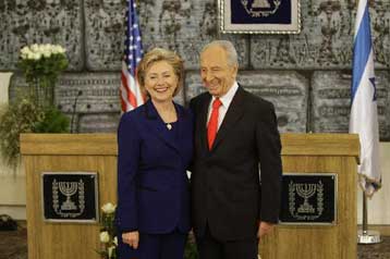 Με «καρότο και μαστίγιο» η Χίλαρι Κλίντον απέναντι στον Μπέντζαμιν Νετανιάχου