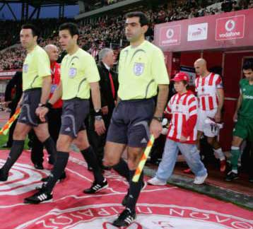 Δεν άγγιξαν την διαιτητική τριάδα του ντέρμπι