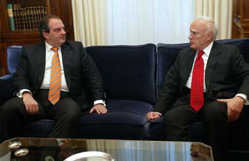 Τα μηνύματα των Βρυξελλών μεταφέρει σε Κ.Παπούλια και Δ.Σιούφα ο πρωθυπουργός