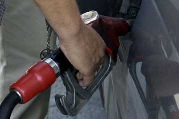 Η οικονομική κρίση χτυπά και τα πρατήρια υγρών καυσίμων