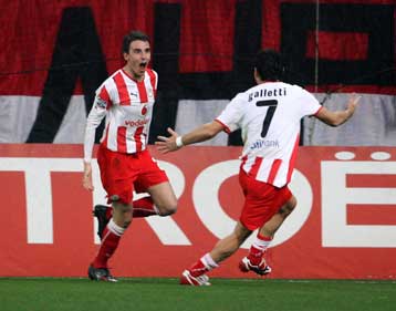 Παράταση χρειάστηκε ο Ολυμπιακός για να αποκλείσει τους εννέα του ΠΑΟΚ