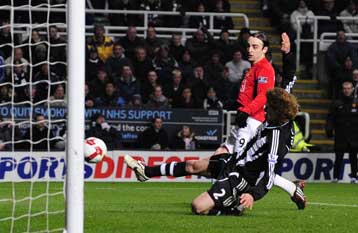 Δεν ξέρει να… κλωτσά βαθμούς η Μάντσεστερ, νίκες για Τότεναμ και Σίτι