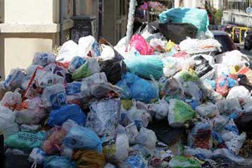 Λόφοι απορριμμάτων κατέκλυσαν την πόλη του Γυθείου