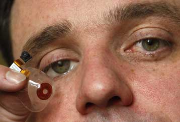 Σκηνοθέτης θα εγκαταστήσει κάμερα στο γυάλινο μάτι του