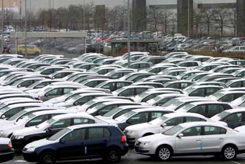 Πτώση των πωλήσεων λιανικής αλλά και των εξαγωγών αυτοκινήτων στη Γερμανία