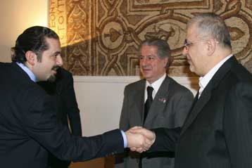 Η Βρετανία αποκαθιστά σχέσεις με την πολιτική πτέρυγα της Χεζμπολάχ