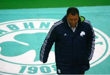 Χαμηλοί τόνοι από Τεν Κάτε, αγωνία για τον Βοτανικό