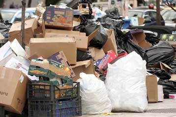 Κινητοποιήσεις στο Γύθειο για την αποκομιδή σκουπιδιών ενός μήνα