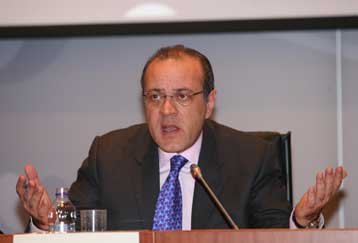 «Η συναίνεση δεν είναι κομματικό πόκερ» δήλωσε ο πρόεδρος του ΣΕΒ