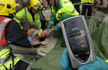 Εστία επικίνδυνων μικροβίων τα κινητά τηλέφωνα των γιατρών