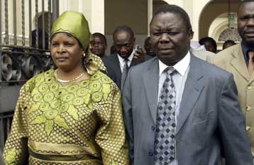 Σκοτώθηκε η σύζυγος του πρωθυπουργού της Ζιμπάμπουε σε τροχαίο