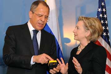 Διάθεση επαναπροσέγγισης ΗΠΑ – Ρωσίας στη συνάντηση Κλίντον και Λαβρόφ