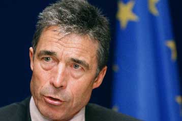 Για γγ του ΝΑΤΟ προαλείφεται ο Ράσμουσεν με στήριξη των «μεγάλων» της ΕΕ