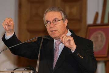 Το στίγμα του δίνει ο Γ.Μπαμπινιώτης εν όψει της έναρξης του διαλόγου για την Παιδεία