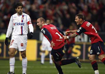 Στον βαθμό η διαφορά της Λιόν με την Παρί Σεν Ζερμέν εξαιτίας της Λιλ