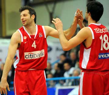 Ο Κολοσσός αντιστάθηκε αλλά ο Τεόντοσιτς μίλησε στο τέλος