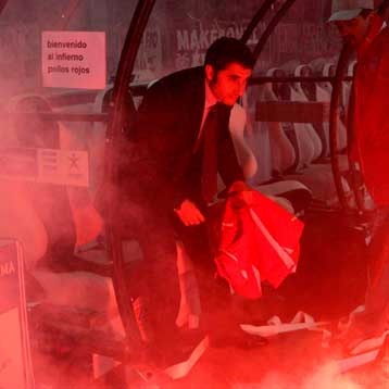 Εγώ είμαι ξένος, λέει ο Βαλβέρδε, ενώ ο Σάντος ζητά συγκέντρωση στο στόχο