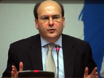 «Όχι» σε αλλαγή του ωραρίου λειτουργίας των καταστημάτων είπε ο Κ.Χατζηδάκης