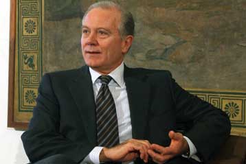 Μείωση των επιτοκίων ζητά από τους τραπεζίτες ο Γιώργος Προβόπουλος