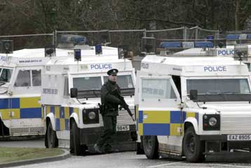 Δύο συλλήψεις για την επίθεση σε αστυνομικό στη Βόρειο Ιρλανδία