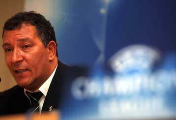 Φεύγουμε με ψηλά το κεφάλι, τονίζει ο Τεν Κάτε