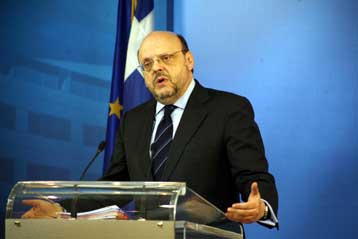 Αποστάσεις από το ΛΑΟΣ παίρνει τώρα η κυβέρνηση με το βλέμμα στο μεσαίο χώρο