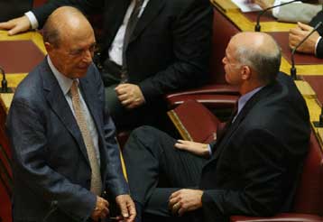 Πρώτο μετά από μήνες ραντεβού για Γ.Παπανδρέου και Κ.Σημίτη την Πέμπτη
