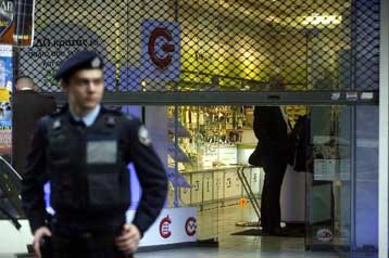 Νεκρή υπάλληλος σε κατάστημα του Βύρωνα από πυρά ληστών