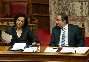 Στα ύψη το πολιτικό θερμόμετρο στη Βουλή με σύγκρουση σε επίπεδο αρχηγών