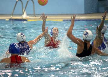 Ισόπαλο 9-9 το ντέρμπι του Πειραιά μεταξύ Εθνικού και Ολυμπιακού